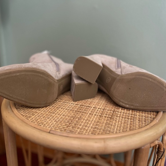 Universal Thread booties - Picture 2 of 5